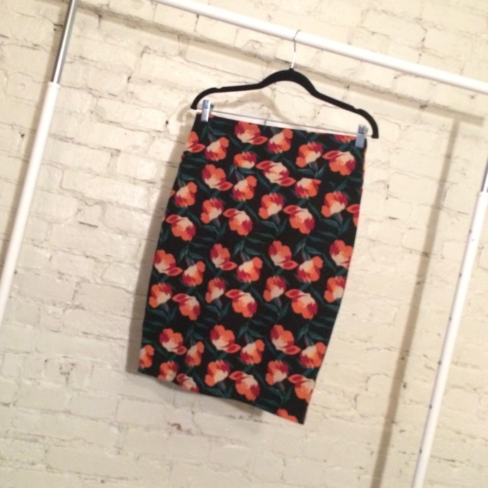 RARE LulaRoe Cassie: Floral Pencil Skirt